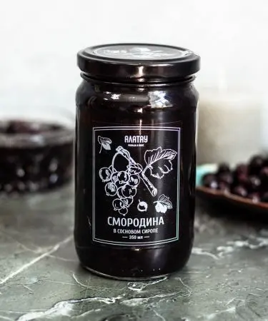 Черная смородина в сосновом сиропе, 350 мл Черная смородина в сосновом сиропе, 350 мл