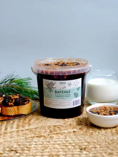 Варенье из сосновых шишек с кедровым орехом, 1 л Варенье из сосновых шишек с кедровым орехом, 1 л
