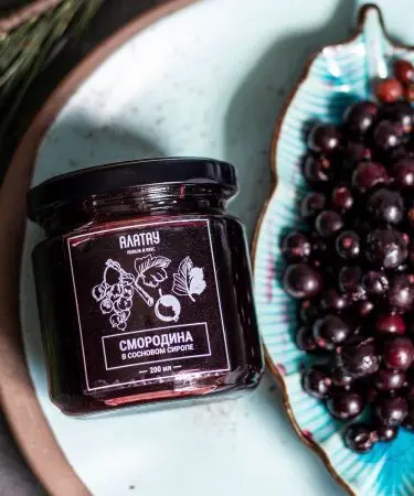 Черная смородина в сосновом сиропе, 200 мл Черная смородина в сосновом сиропе, 200 мл