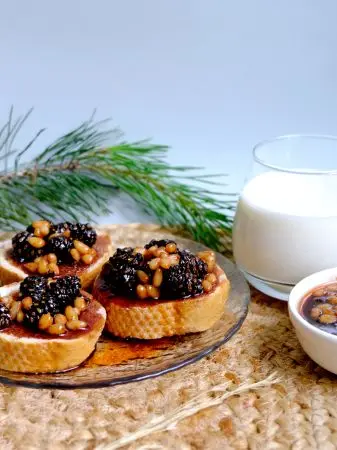 Варенье из сосновых шишек с кедровым орехом, 1 л Варенье из сосновых шишек с кедровым орехом, 1 л